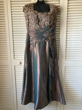 Iridescent Evening Gown in Teal-Bronze Gems Sequins Pearls Sz 8✨✨